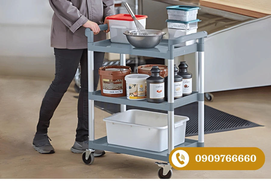 Vai trò quan trọng của xe đẩy thức ăn trong quy trình phục vụ tại nhà hàng, khách sạn