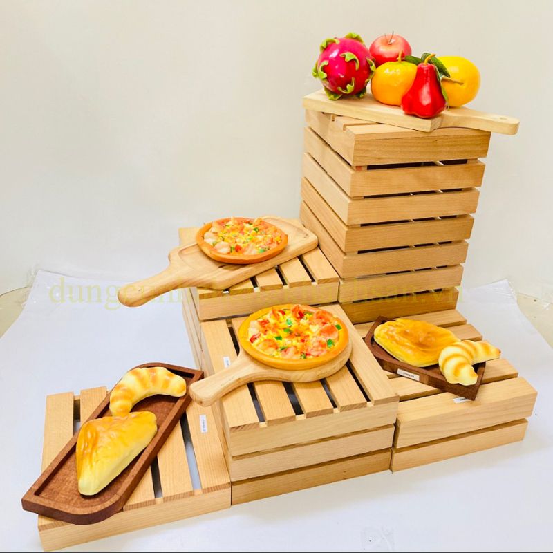 chân đế gỗ trưng bày bánh buffet