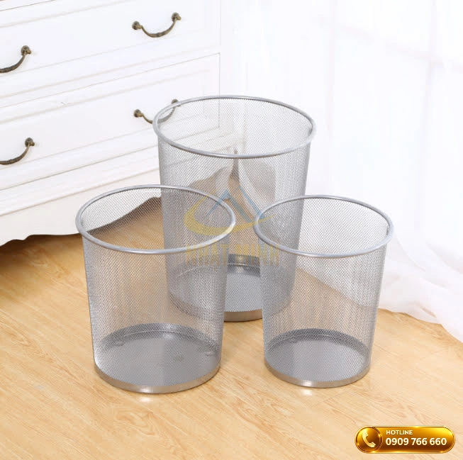 Thùng rác trong phòng lưới
