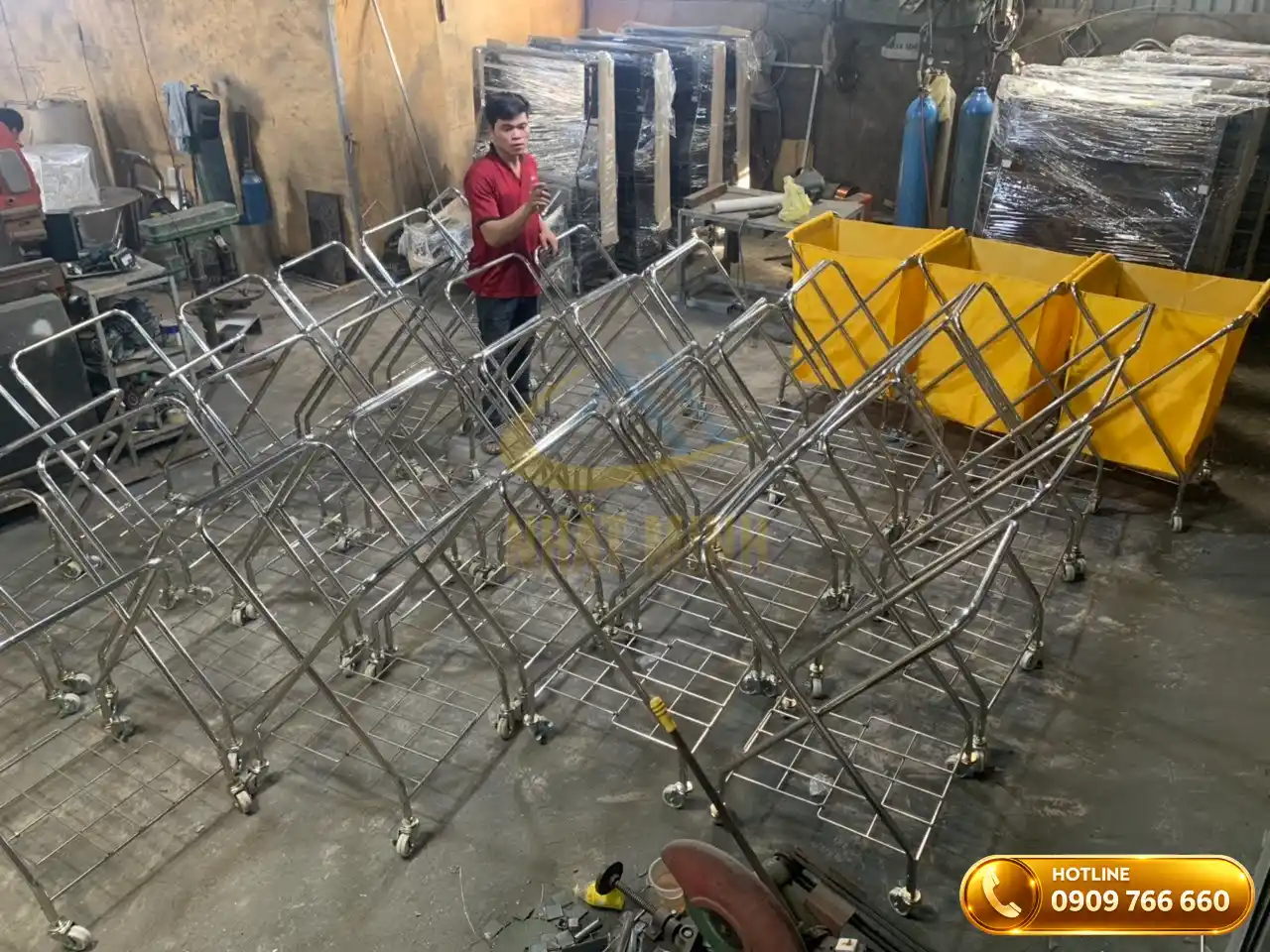 Kho hàng xe đẩy đồ vải inox số lượng lớn luôn có sẵn tại Dụng Cụ Nhà Hàng Khách Sạn Nhật Minh
