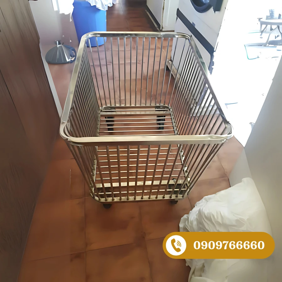 Ứng dụng thực tế của xe đẩy đồ vải VS-NMXDV01 trong ngành dịch vụ