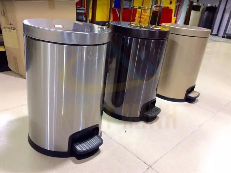 Sử dụng thùng rác trong phòng khách sạn giúp giữ gìn vệ sinh chung