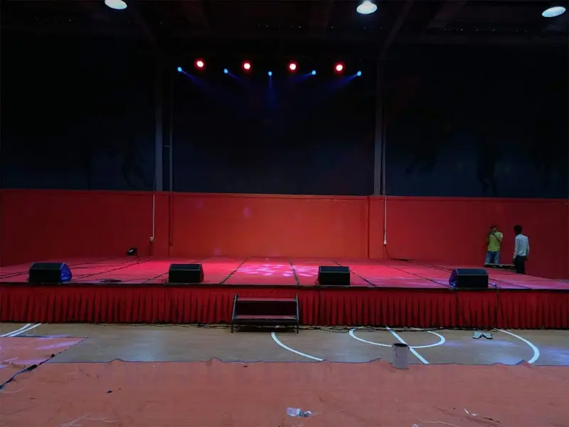 Hướng dẫn cách thay mặt sân khấu di động đơn giản