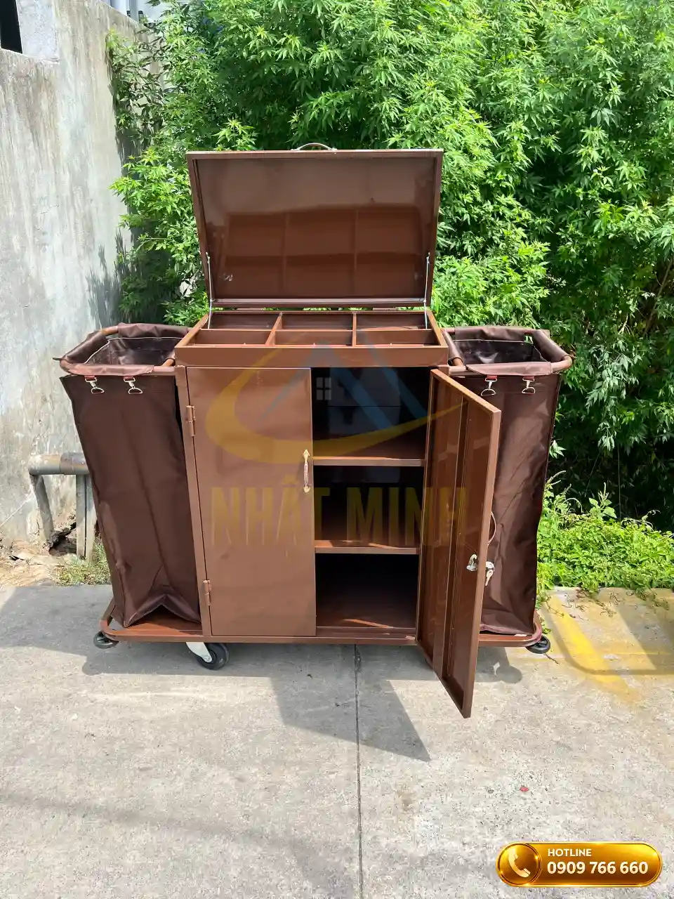 Xe đẩy dọn phòng khách sạn sắt sơn có cửa