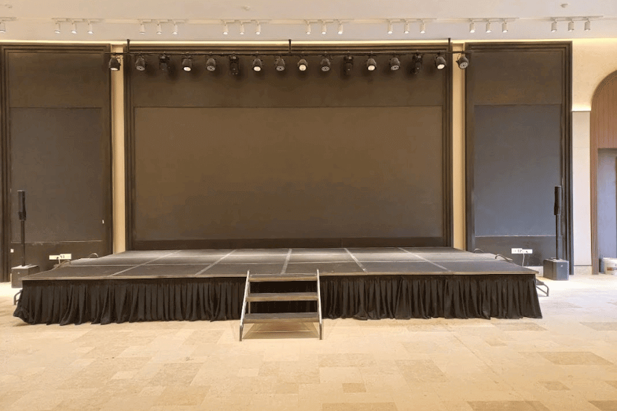 Tầm quan trọng của sân khấu di động trong các chương trình văn nghệ, lễ hội ở trường học, nhà văn hóa