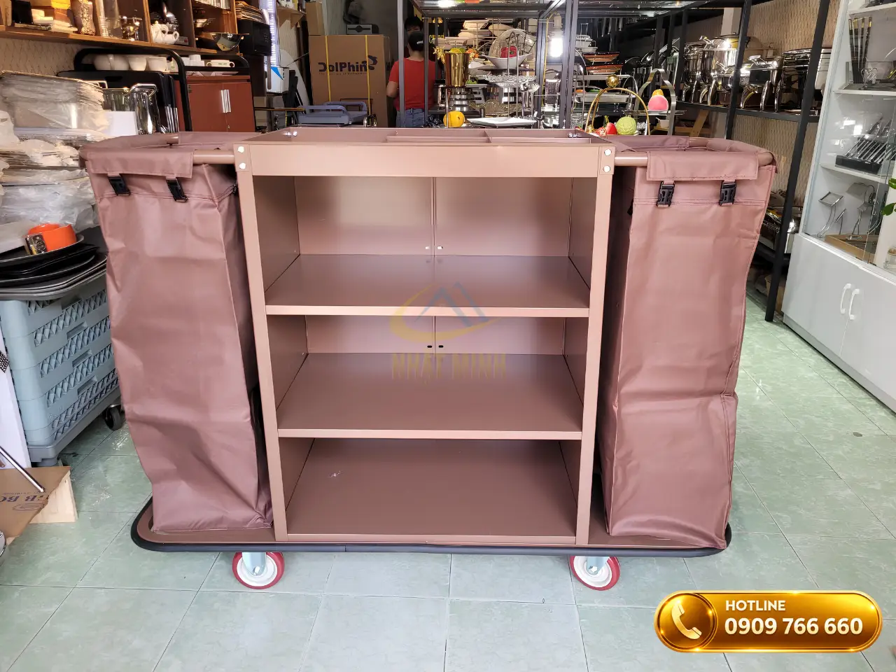 Chọn mua xe đẩy dọn phòng khách sạn chuẩn giúp tránh lãng phí ngân sách