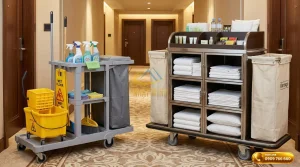 Xe dọn vệ sinh trái và xe đẩy làm phòng phải